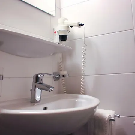 Alpenland ホテル 3*